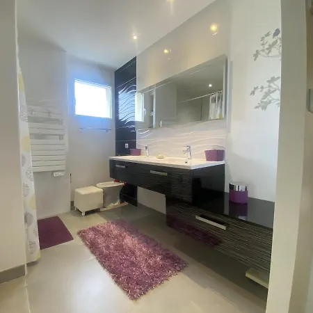 Villa **** 5 Chambres Avec Piscine Chauffee *